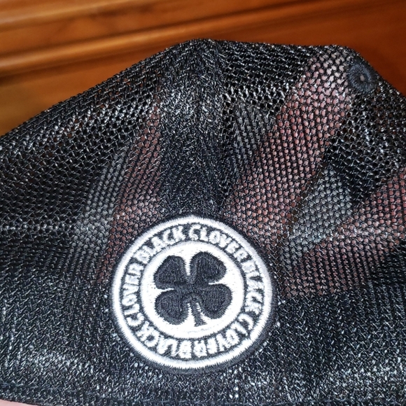 New Black Clover S/M Camouflage Mesh Back Hat - Picture 3 of 5